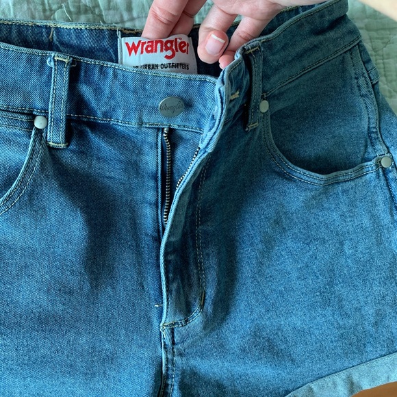 Wrangler high waisted shorts - Picture 4 of 13